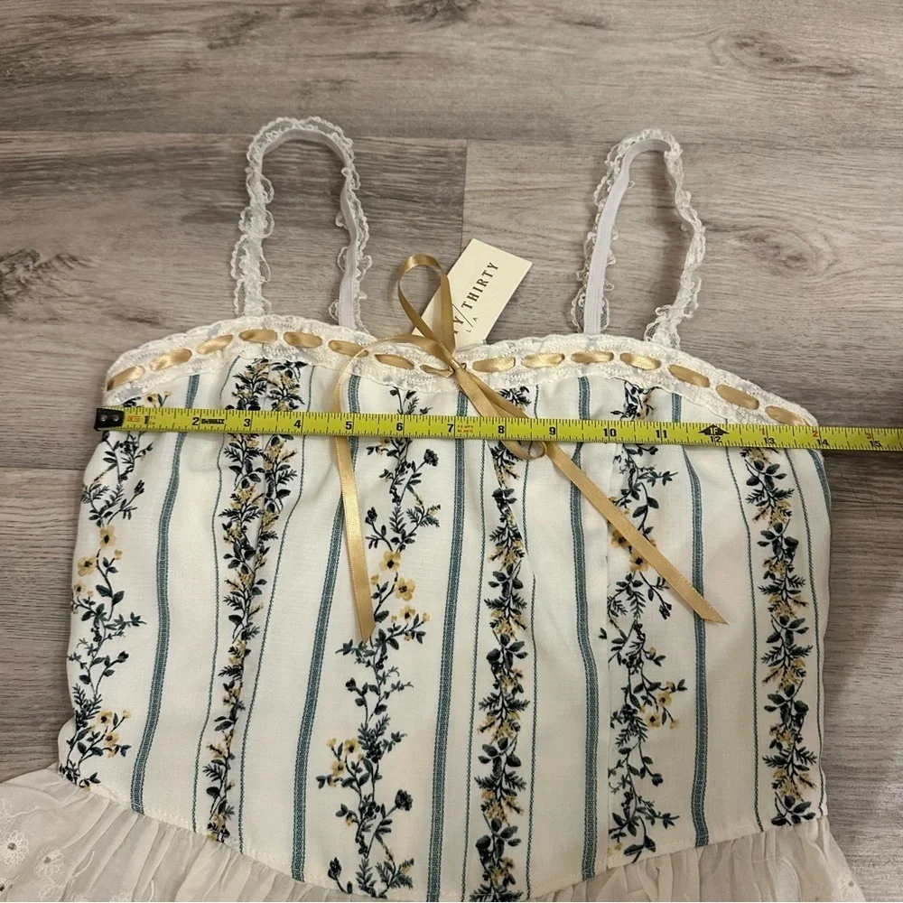 NWT Thirty Thirty Floral Embroidered Lace Trim Top